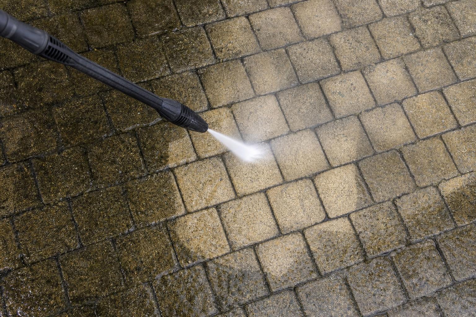 Hogedrukreiniging van bestrating